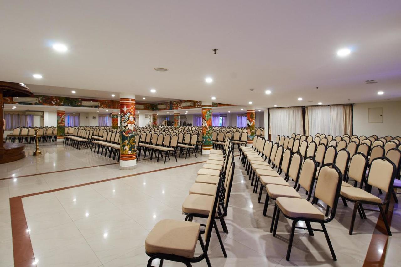 Sree Gokulam Sabari Hotel Chavakkad Ngoại thất bức ảnh